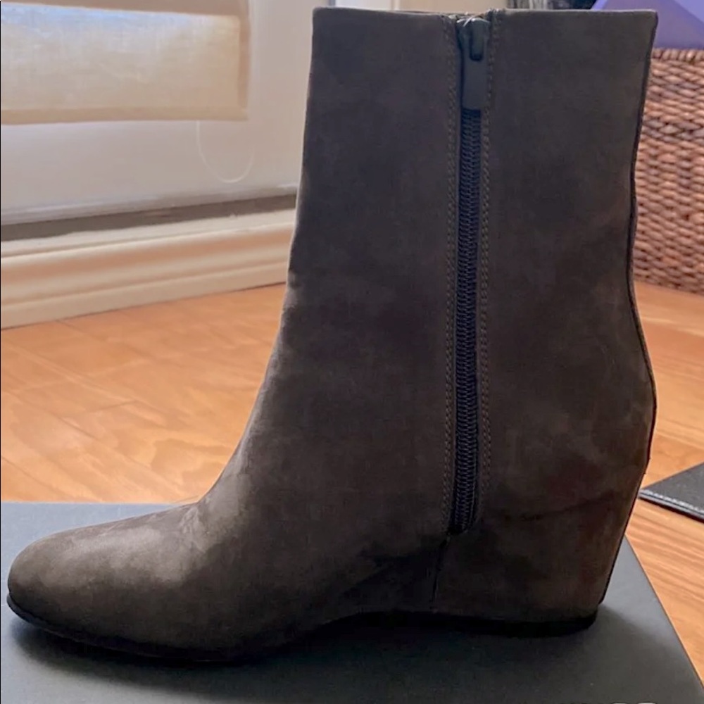 Vince Michela boots in smoke